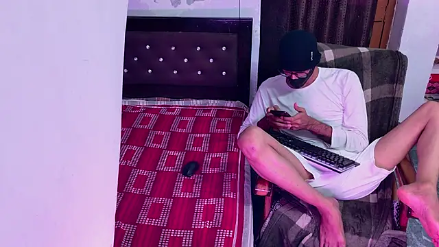 Snapshot of Habibi_big_b chatting on 10/16/25, 06:31 Habibi big b online show from 10/16/25, 06:31