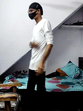 Snapshot of Habibi_big_b chatting on 10/26/25, 09:04 Habibi big b online show from 10/26/25, 09:04