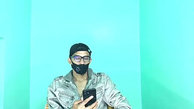 Snapshot of Habibi_big_b chatting on 01/18/26, 12:31 Habibi big b online show from 01/18/26, 12:31