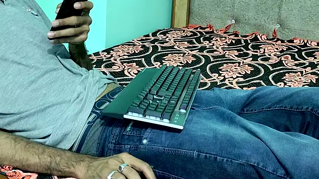 Snapshot of Habibi_big_b chatting on 03/06/26, 01:29 Habibi big b online show from 03/06/26, 01:29