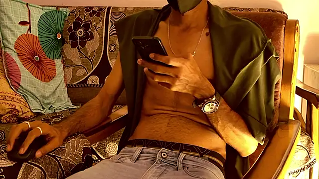 Snapshot of Habibi_big_b chatting on 03/10/26, 05:18 Habibi big b online show from 03/10/26, 05:18