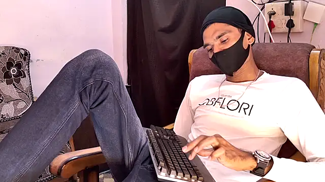 Snapshot of Habibi_big_b chatting on 03/12/26, 09:15 Habibi big b online show from 03/12/26, 09:15
