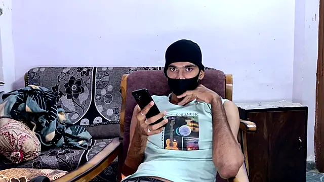 Snapshot of Habibi_big_b chatting on 03/14/26, 11:37 Habibi big b online show from 03/14/26, 11:37