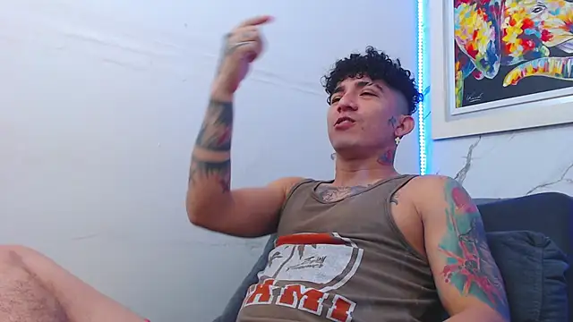 Snapshot of targuerian22 chatting on 12/19/25, 11:34 targuerian22 online show from 12/19/25, 11:34