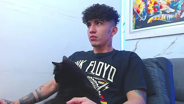 Snapshot of targuerian22 chatting on 12/22/25, 02:08 targuerian22 online show from 12/22/25, 02:08