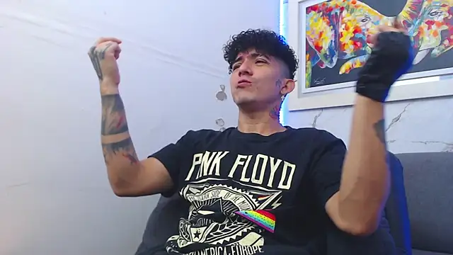 Snapshot of targuerian22 chatting on 12/22/25, 11:24 targuerian22 online show from 12/22/25, 11:24