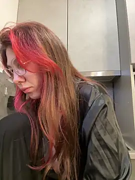 ChloesTem online show from 11/18/25, 05:06