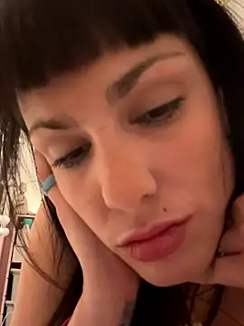 Snapshot of Zairaisak chatting on 10/14/25, 01:50 Zairaisak online show from 10/14/25, 01:50