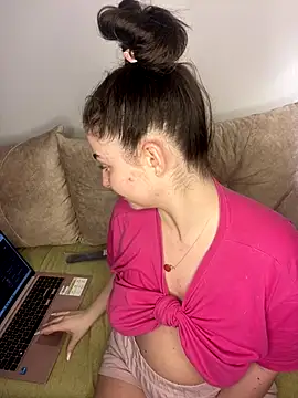 Snapshot of GraceCarther chatting on 11/21/25, 10:19 GraceCarther online show from 11/21/25, 10:19