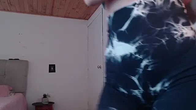 Emilyswan04 online show from 01/10/25, 07:43