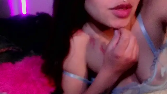 Emilyswan04 online show from 03/14/25, 09:21