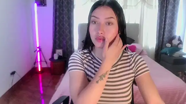 Emilyswan04 online show from 03/21/25, 04:29