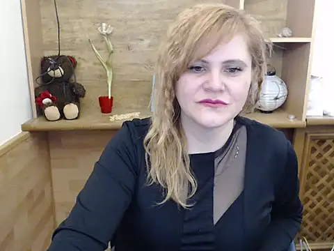 Snapshot of DaniellaKiss chatting on 03/18/26, 12:08 DaniellaKiss online show from 03/18/26, 12:08