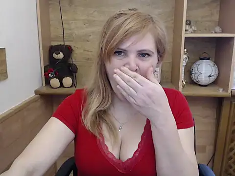 Snapshot of DaniellaKiss chatting on 03/26/26, 07:03 DaniellaKiss online show from 03/26/26, 07:03