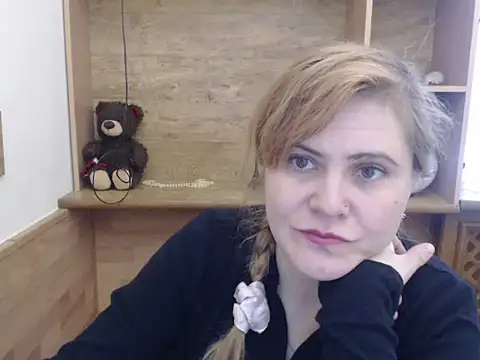 Snapshot of DaniellaKiss chatting on 04/24/26, 07:33 DaniellaKiss online show from 04/24/26, 07:33