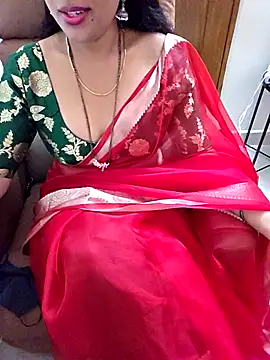 Snapshot of Roja-Telugu777 chatting on 11/28/25, 04:04 Roja-Telugu777 online show from 11/28/25, 04:04