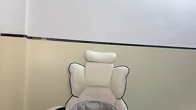 Snapshot of Honey-cici chatting on 02/19/25, 07:28 Honey-cici online show from 02/19/25, 07:28