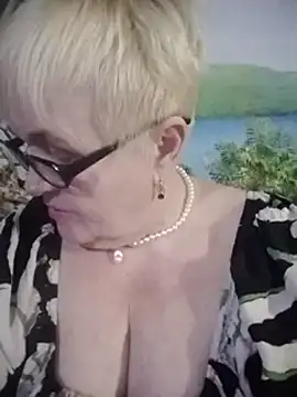 VioletSweet566 online show from 02/15/25, 06:23