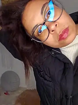 Snapshot of Karamell-Mieze chatting on 10/24/25, 02:13 Karamell-Mieze online show from 10/24/25, 02:13