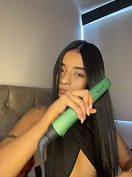 Laura fernandezII online show from 12/03/25, 07:01