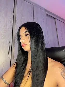 Laura fernandezII online show from 12/15/25, 10:14