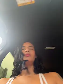 Snapshot of Laura_fernandezII chatting on 05/13/26, 04:04 Laura fernandezII online show from 05/13/26, 04:04