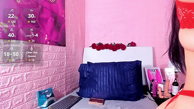 LYAA COLLINS  online show from 10/07/25, 10:56