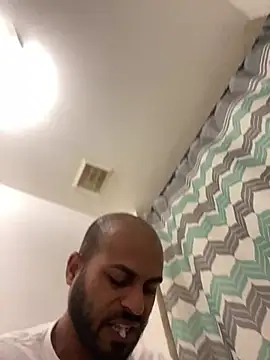 islandvybee55 online show from 02/26/25, 06:04