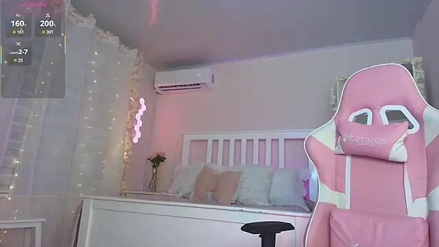 Snapshot of ely_cherry18 chatting on 04/16/26, 12:11 ely cherry18 online show from 04/16/26, 12:11