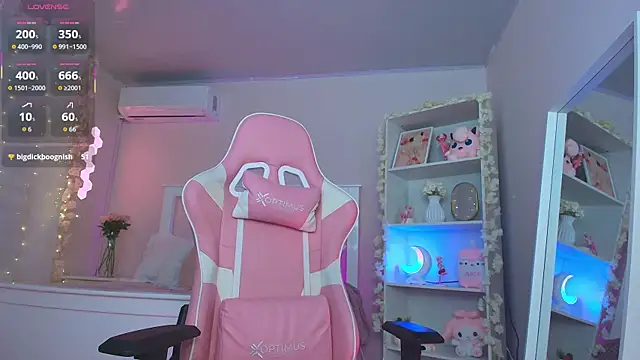 Snapshot of ely_cherry18 chatting on 04/21/26, 01:42 ely cherry18 online show from 04/21/26, 01:42