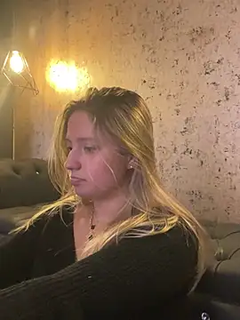 MiaPetit  online show from 03/08/25, 04:50