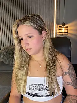 MiaPetit  online show from 09/28/25, 10:15