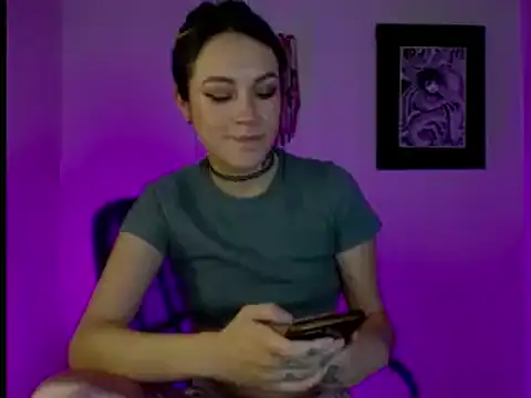 Snapshot of kim_jeins11 chatting on 12/15/24, 11:42 kim jeins11 online show from 12/15/24, 11:42