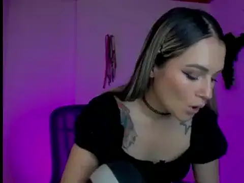 Snapshot of kim_jeins11 chatting on 12/24/24, 12:33 kim jeins11 online show from 12/24/24, 12:33