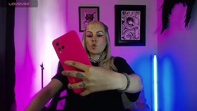 Snapshot of kim_jeins11 chatting on 09/12/25, 09:04 kim jeins11 online show from 09/12/25, 09:04