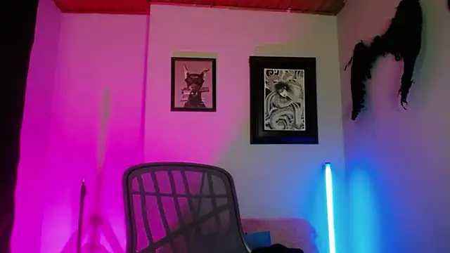 Snapshot of kim_jeins11 chatting on 10/08/25, 02:20 kim jeins11 online show from 10/08/25, 02:20