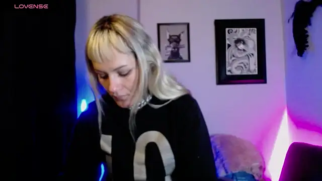 Snapshot of kim_jeins11 chatting on 10/16/25, 03:51 kim jeins11 online show from 10/16/25, 03:51