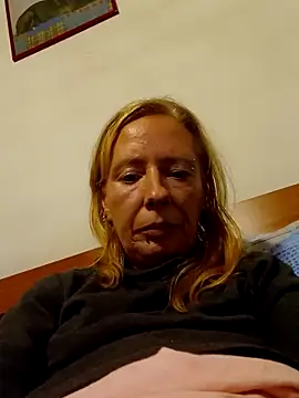 Snapshot of Ladykiss833 chatting on 09/18/25, 07:38 Ladykiss833 online show from 09/18/25, 07:38