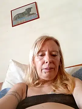 Snapshot of Ladykiss833 chatting on 09/30/25, 02:00 Ladykiss833 online show from 09/30/25, 02:00