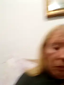 Snapshot of Ladykiss833 chatting on 10/27/25, 12:26 Ladykiss833 online show from 10/27/25, 12:26