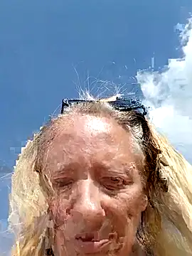 Snapshot of Ladykiss833 chatting on 10/29/25, 11:34 Ladykiss833 online show from 10/29/25, 11:34