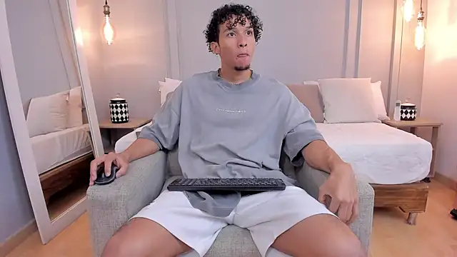 Dominick star online show from 10/31/25, 04:02