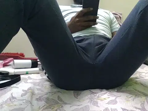 Snapshot of bangalorebulli chatting on 12/20/25, 06:15 bangalorebulli online show from 12/20/25, 06:15