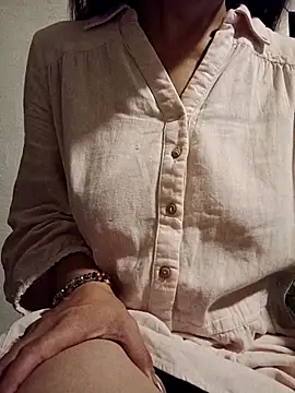 Snapshot of KITTEN-10 chatting on 09/26/25, 04:16 KITTEN-10 online show from 09/26/25, 04:16