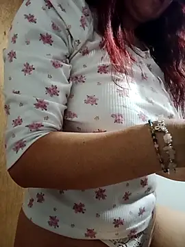 Snapshot of KITTEN-10 chatting on 10/26/25, 03:56 KITTEN-10 online show from 10/26/25, 03:56