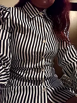 Snapshot of KITTEN-10 chatting on 10/27/25, 02:37 KITTEN-10 online show from 10/27/25, 02:37