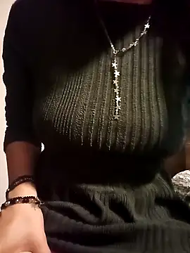 Snapshot of KITTEN-10 chatting on 11/13/25, 04:44 KITTEN-10 online show from 11/13/25, 04:44