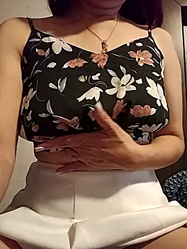 Snapshot of KITTEN-10 chatting on 11/15/25, 03:26 KITTEN-10 online show from 11/15/25, 03:26