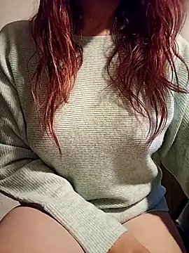 Snapshot of KITTEN-10 chatting on 11/19/25, 03:28 KITTEN-10 online show from 11/19/25, 03:28