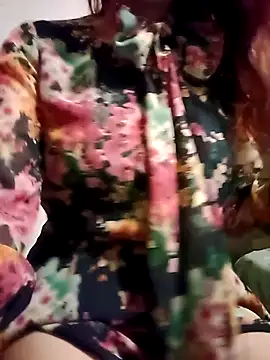 Snapshot of KITTEN-10 chatting on 11/20/25, 03:39 KITTEN-10 online show from 11/20/25, 03:39